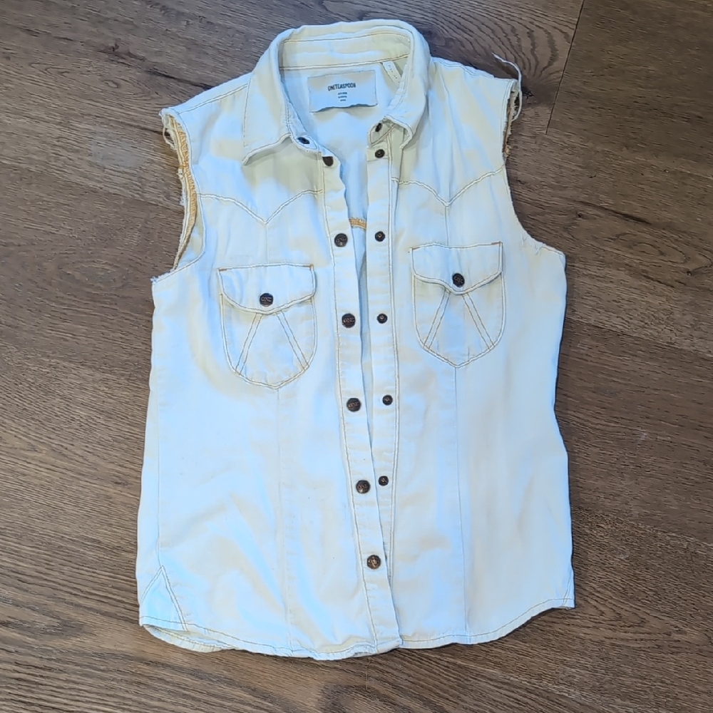 One Teaspoon Light Sleeveless Button-Down Shirt